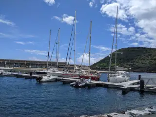 Dans le port d'Angra